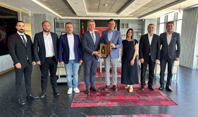 Başkan Zeyrek, kurban vekaletini Türk Kızılay'a bağışladı