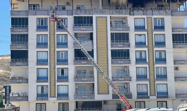 Batman&#039;da çatı katında çıkan yangın korku dolu anlara neden oldu