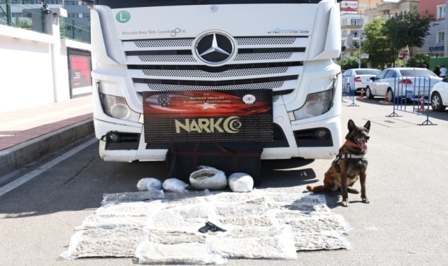 Batman'da durdurulan tırda hassas burunlu narkotik köpeği tarafından uyuşturucu bulundu