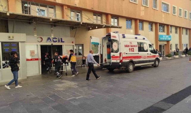 Batman'da yaşanan kazada araç içinde sıkışan sürücü uzun uğraşların ardından kurtarıldı