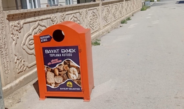 Bayburt'ta bayat ekmek toplama kutuları yerleştirildi