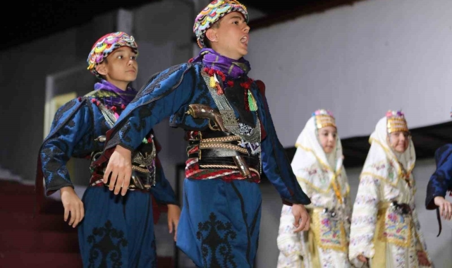 Bayraklı Belediyesinden halk oyunları şöleni