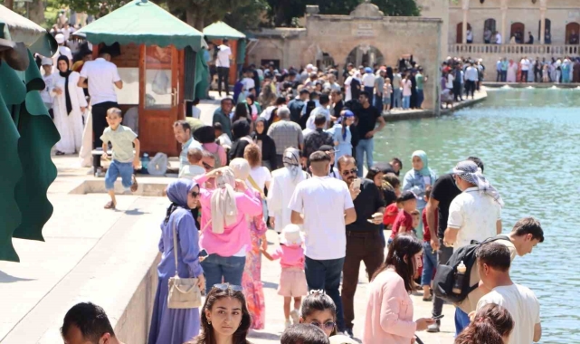 Bayram tatilinde Balıklıgöl'e ziyaretçi akını