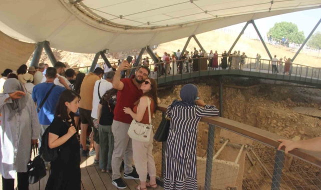 Bayram tatilinde Göbeklitepe'ye ziyaretçi akını