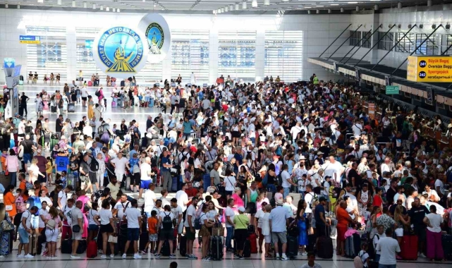 Bayram tatilinde havalimanlarında 7 milyon 916 bin 726 yolcu hizmet aldı