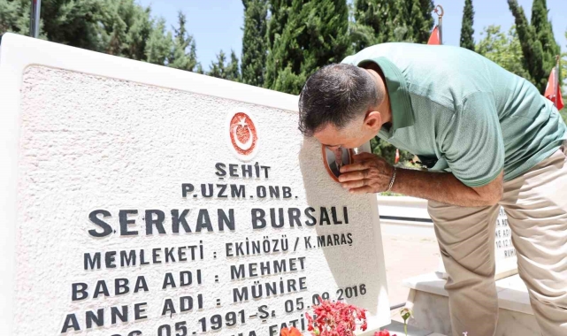 Bayram ve Babalar Günü'nde şehit oğluna ziyaret
