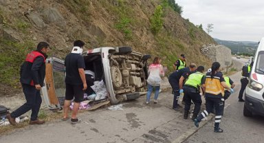 Bayram ziyaretine giden aile kaza yaptı: 1'i ağır 8 yaralı