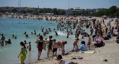 Bayram'da tatile gidemeyenler Yeşilköy sahiline akın etti