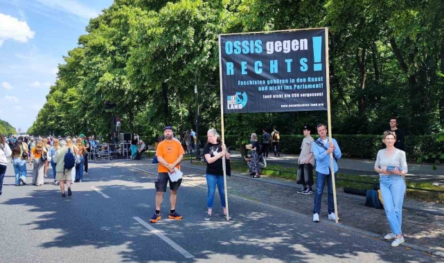 Berlin'de "Aşırı sağı durdur, demokrasiye sahip çık" mitingi