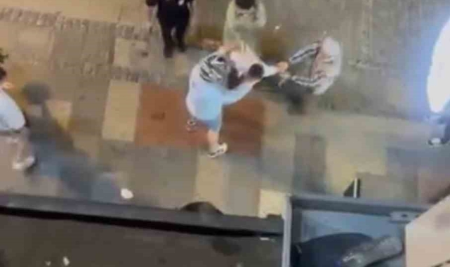 Beşiktaş'taki ünlü pilavcıda "bedava yemek" kavgası kamerada