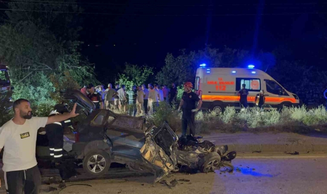 Beton mikseri, otomobili biçti: 1 ölü, 1 yaralı