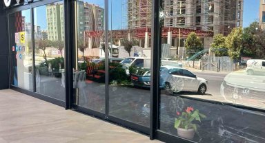 Beylikdüzü'nde önce tehdit ettiler ardından 2 kez galeriyi kurşunladılar