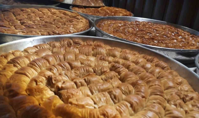 Beypazarı'nın eşsiz lezzetleri 80 katlı baklava ve kurusuna yoğun ilgi