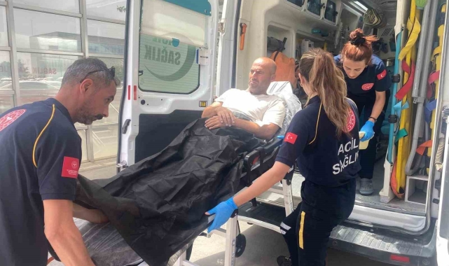Boğulma pahasına suya atlayarak genç kızı boğulmaktan kurtardı