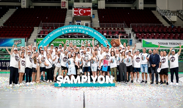 Bölgesel ligde şampiyon olan Trabzonspor Basketbol A Takımı kupasını aldı