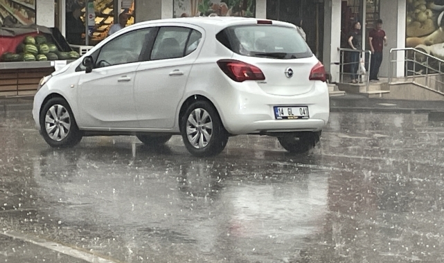 Bolu'da sağanak ve dolu etkili oldu