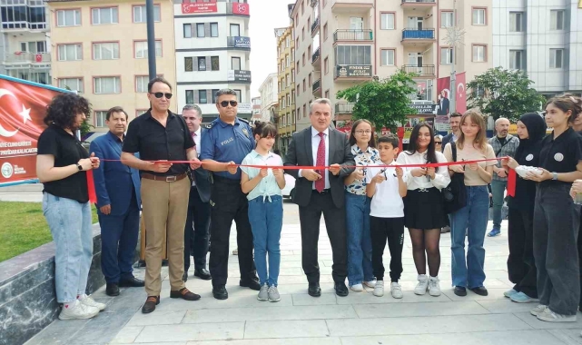 Bozüyük'te "Çocukların Gözünden Hayat" temalı karma resim sergisi açıldı
