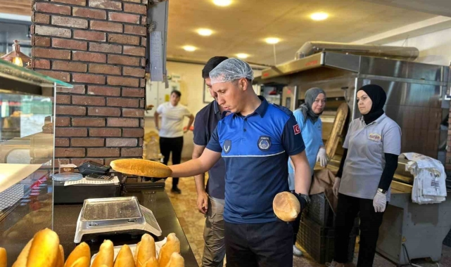 Bozüyük'te zabıta ekiplerinden ekmeklere gramaj kontrolü