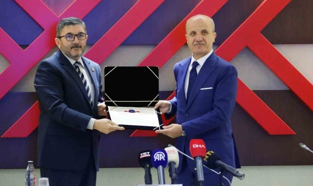 BŞEÜ ödül törenine adını yazdırdı