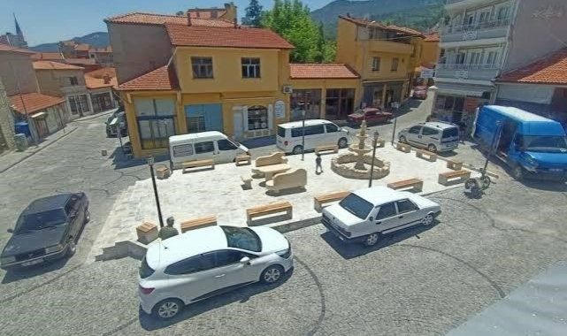 Buldan'da tartışmalı yapıt yerinden söküldü