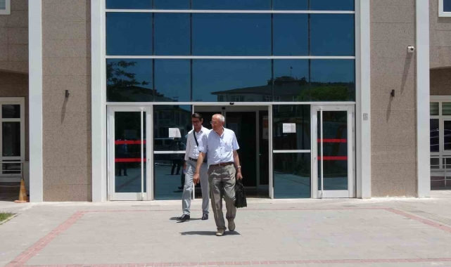 Burdur'da yaşlı adamı öldürüp karısını yaralayan zanlının yargılandığı davada karar çıkmadı