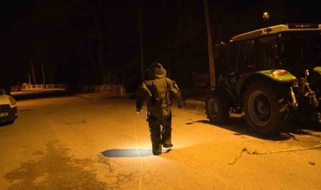 Burdur'da yol kenarına bırakılan şüpheli çanta ekipler tarafından fünye ile patlatıldı