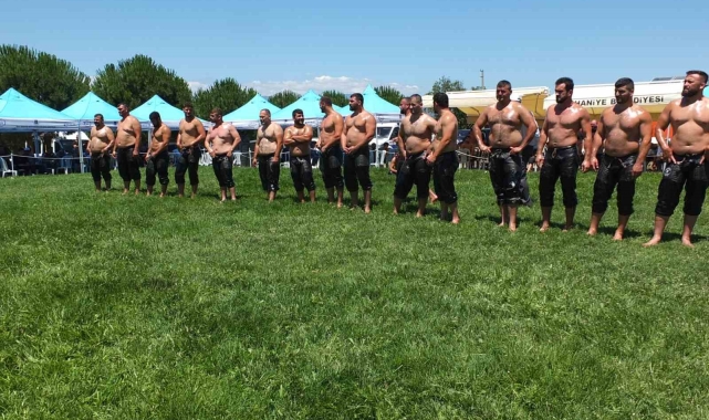 Burhaniye yağlı güreşlerinde Ertuğrul Dağdeviren başpehlivan oldu
