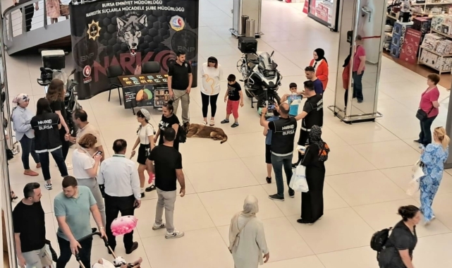 Bursa polisi vatandaşları bilgilendirdi