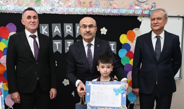 Bursa'da 700 bin öğrenci karne heyecanı yaşadı