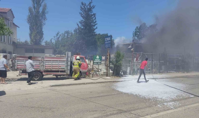 Bursa'da geri dönüşüm tesislerinde büyük yangın