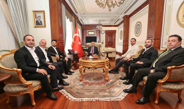 Bursaspor yönetimi, Bursa Valisi Mahmut Demirtaş'ı ziyaret etti