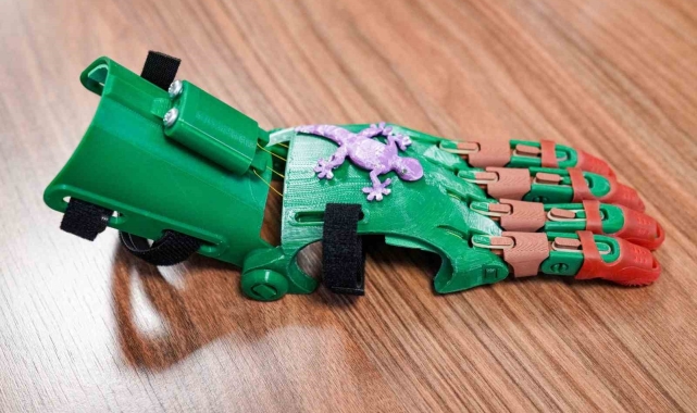Büyükşehir çocuklara robot el ile umut olacak