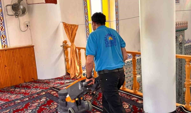Cami ve ibadethaneler bayrama hazırlanıyor