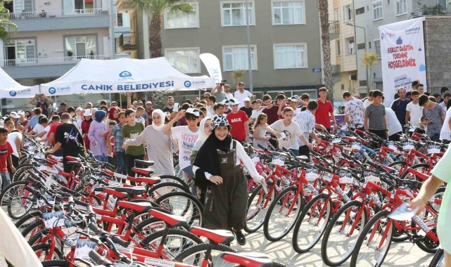 Camiye gelen ödülü kapıyor