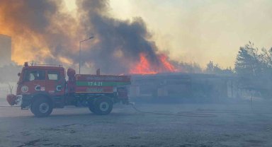 Çanakkale'deki yangında alevler çimento fabrikası liman tesislerine ulaştı