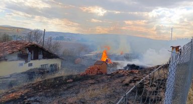 Çankırı'da otluk alanda yangın