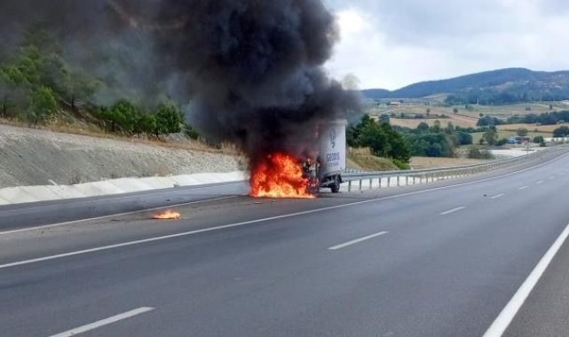 Çaresizce araçlarının yanmasını izlediler