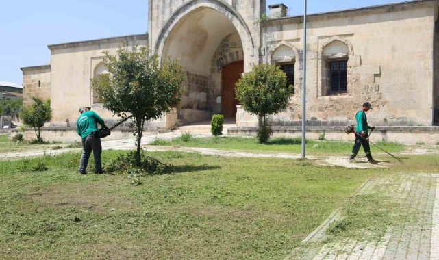 Ceyhan Belediyesi ilçeyi bayrama hazırlıyor