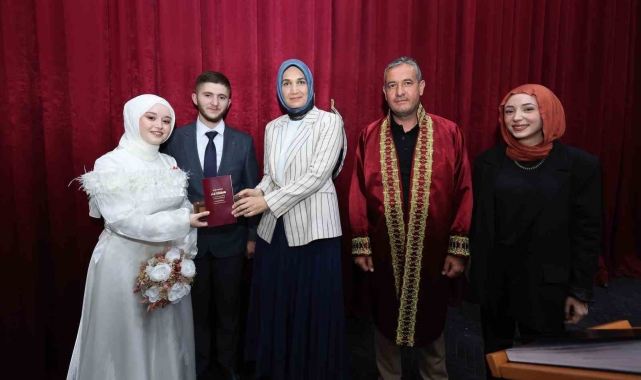 Çiçeği burnunda çiftin mutluluklarına vali şahitlik yaptı