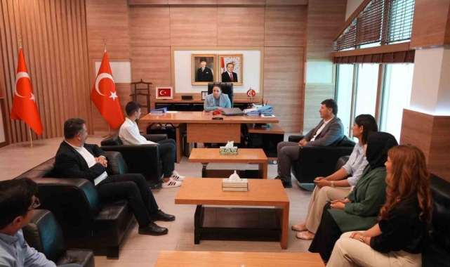 Cizre Kaymakamı LGS'de 500 puan alan öğrenciyi ödüllendirdi