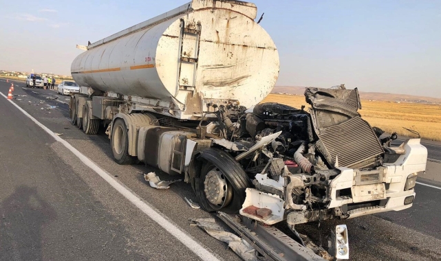 Cizre'de tanker tıra arkadan çarptı: 1 yaralı