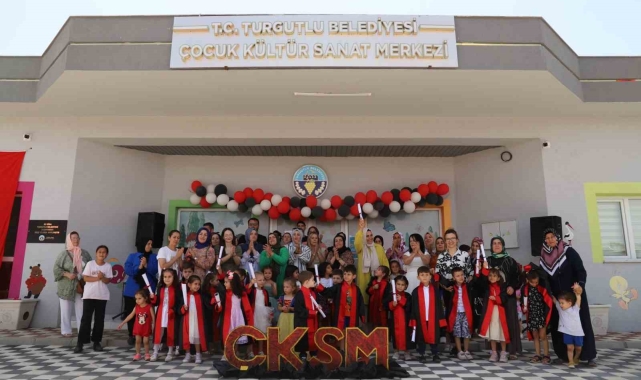Çocuk Kültür ve Sanat Merkezi'nde mezuniyet sevinci