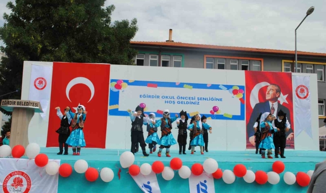 Çocuk şenliği renkli görüntülerle kutlandı