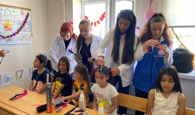 Çocuklar hayal ediyor, gönüllü kuaförler yapıyor