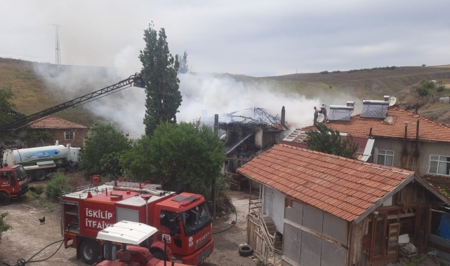 Çorum'da bir evde çıkan yangın hasara yol açtı