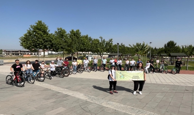 Çorum'da lise öğrencileri karbon salınımına "pedallayarak" dikkat çekti