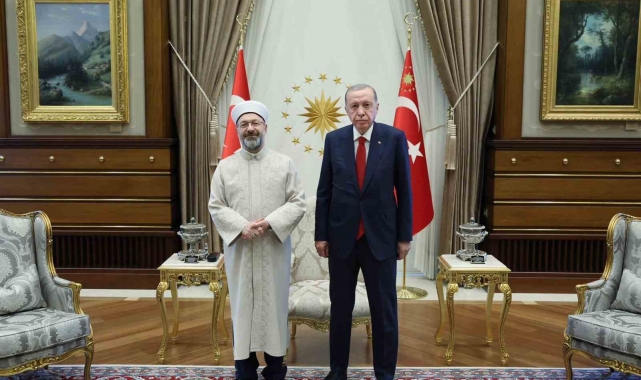 Cumhurbaşkanı Erdoğan, Diyanet İşleri Başkanı Erbaş'ı kabul etti