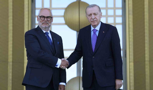 Cumhurbaşkanı Erdoğan, Estonya Cumhurbaşkanı Alar Karis'i resmi törenle karşıladı