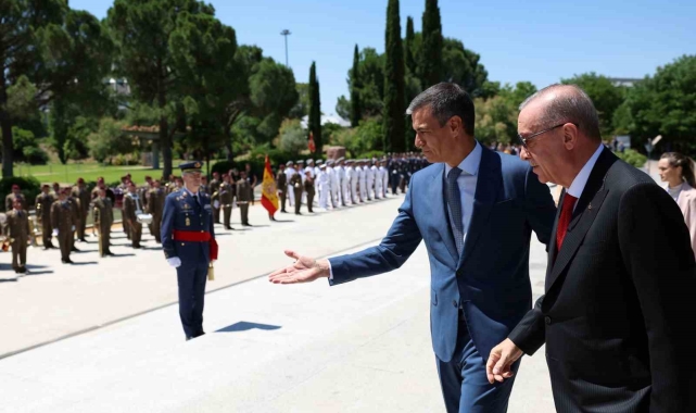 Cumhurbaşkanı Erdoğan, İspanya'da resmi törenle karşılandı