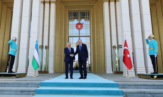 Cumhurbaşkanı Erdoğan, Özbekistan Cumhurbaşkanı Mirziyoyev'i resmi törenle karşıladı